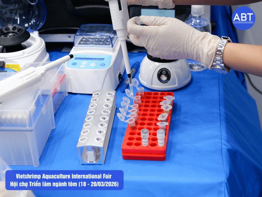 Demo giải pháp xét nghiệm di động tại gian hàng Vietshrimp 2026